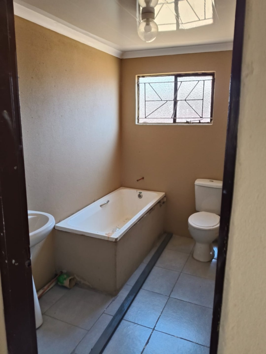 2 Bedroom Property for Sale in Bloemside 4 Free State